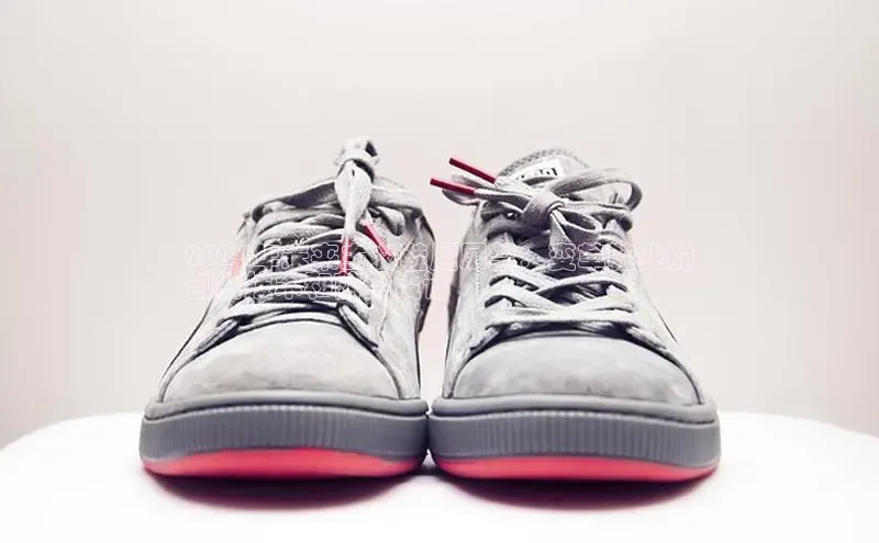 B体育官方入口APP百度信誉2024年未来主义鞋履展望：变革鞋业的
创新技术和前沿设计