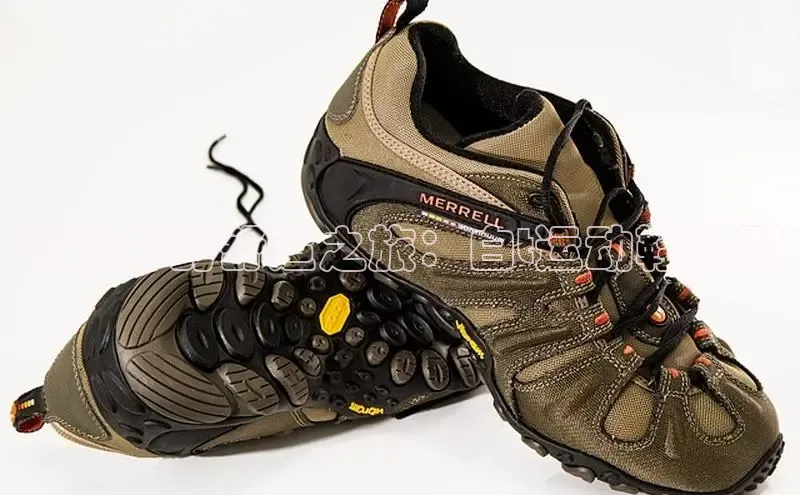 B体育必一官网观星盘专为你的舒适之旅：白t运动鞋系列