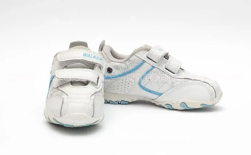 b体育旧版手机版百度众测潮流未来：2025年前瞻性分析——男性儿童鞋款趋势预测与设计探讨