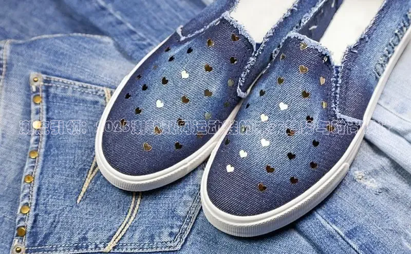 潮流引领：2025潮款双网运动鞋的未来趋势与时尚设计